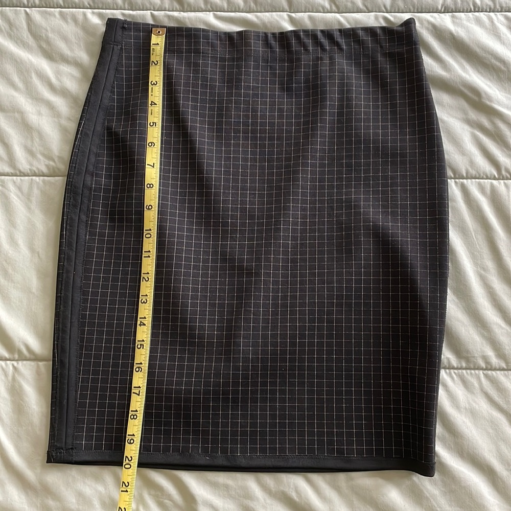 Max studio pencil skirt with black and grey geometric pattern and black trim